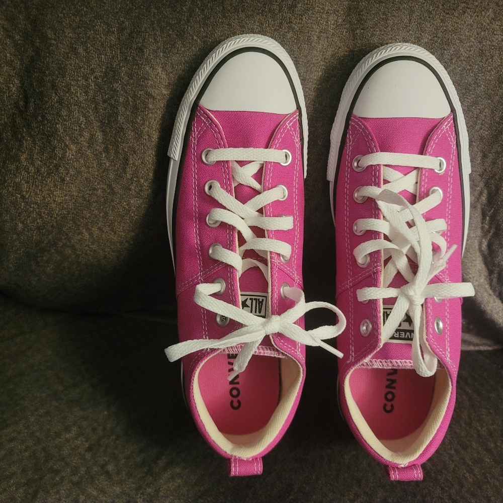 NEW IN BOX CONVERSE WOMENS